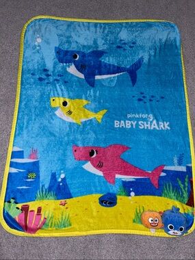 Pinkfong Baby Shark Blanket & Plush Toys